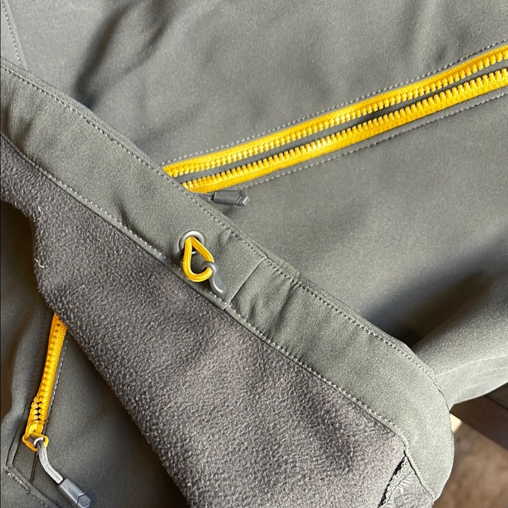 Mountain Hardwear Black Jacket - Picture 10 of 11